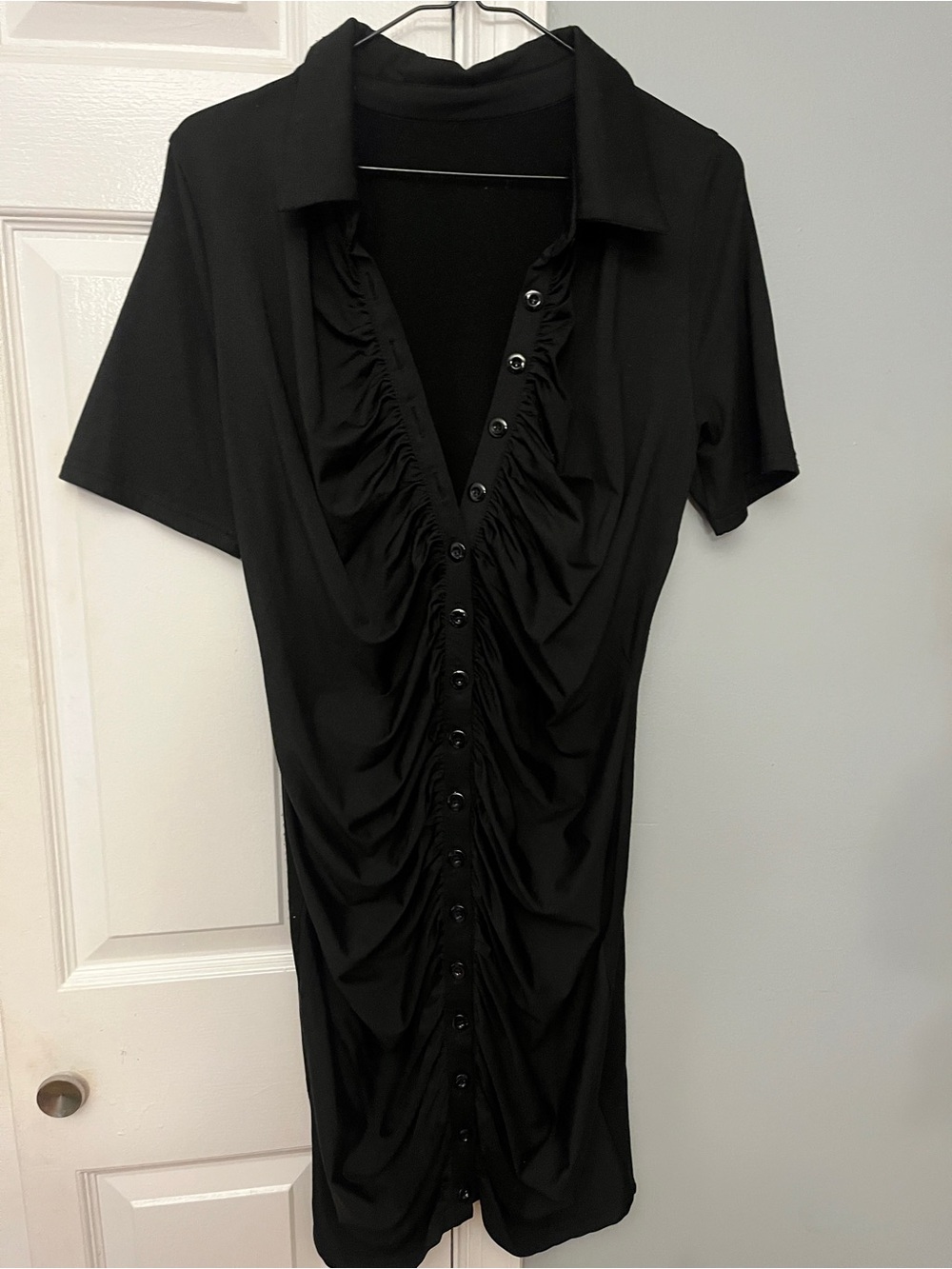 Women’s Black Ruched Button-Front Midi Dress